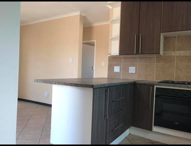 2 BEDROOM APARTMENT FOR SALE IN MOOIKLOOF RIDGE ESTATE